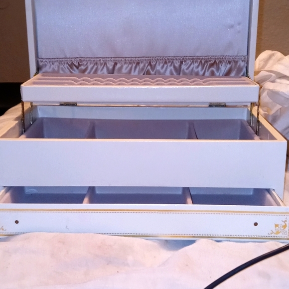 Jewelry box - Picture 1 of 1